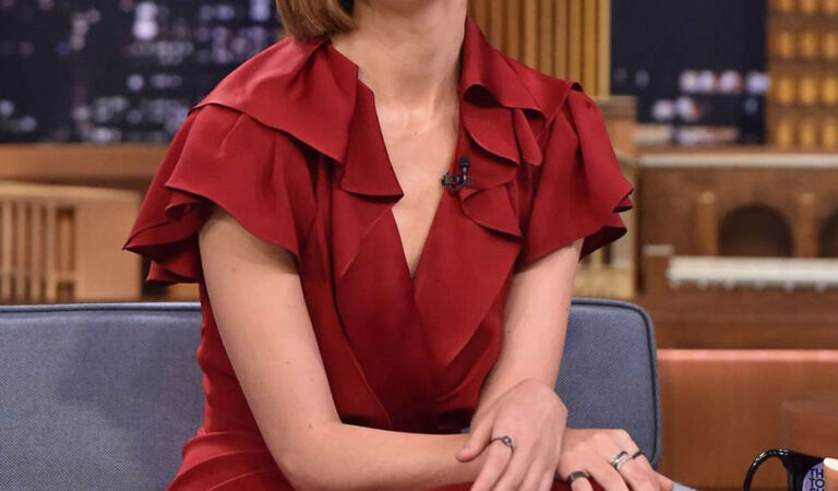 Rose Byrne Tonight Show With Jimmy Fallon New York (6 photos)