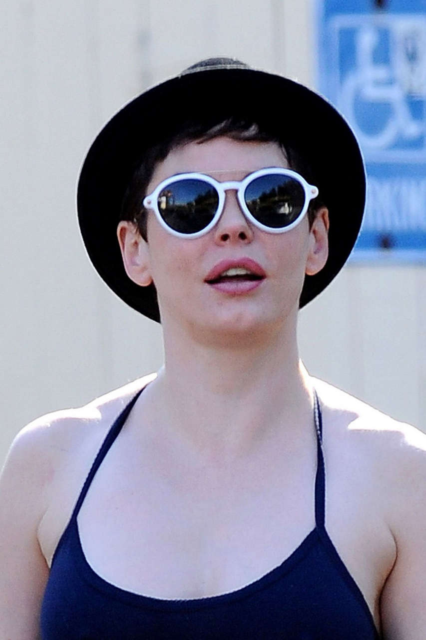 Rose Mcgowan Tank Top Out About Los Angeles