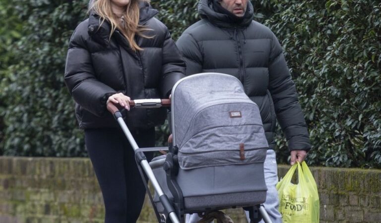 Rosie Huntignton Whiteley And Jason Statham Out With Her Daughter London (2 photos)