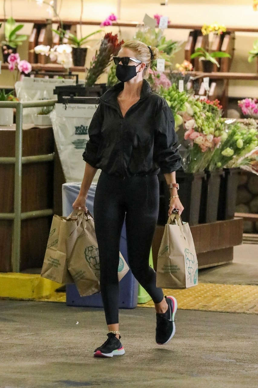 Rosie Huntington Whiteley Out Shopping Los Angeles