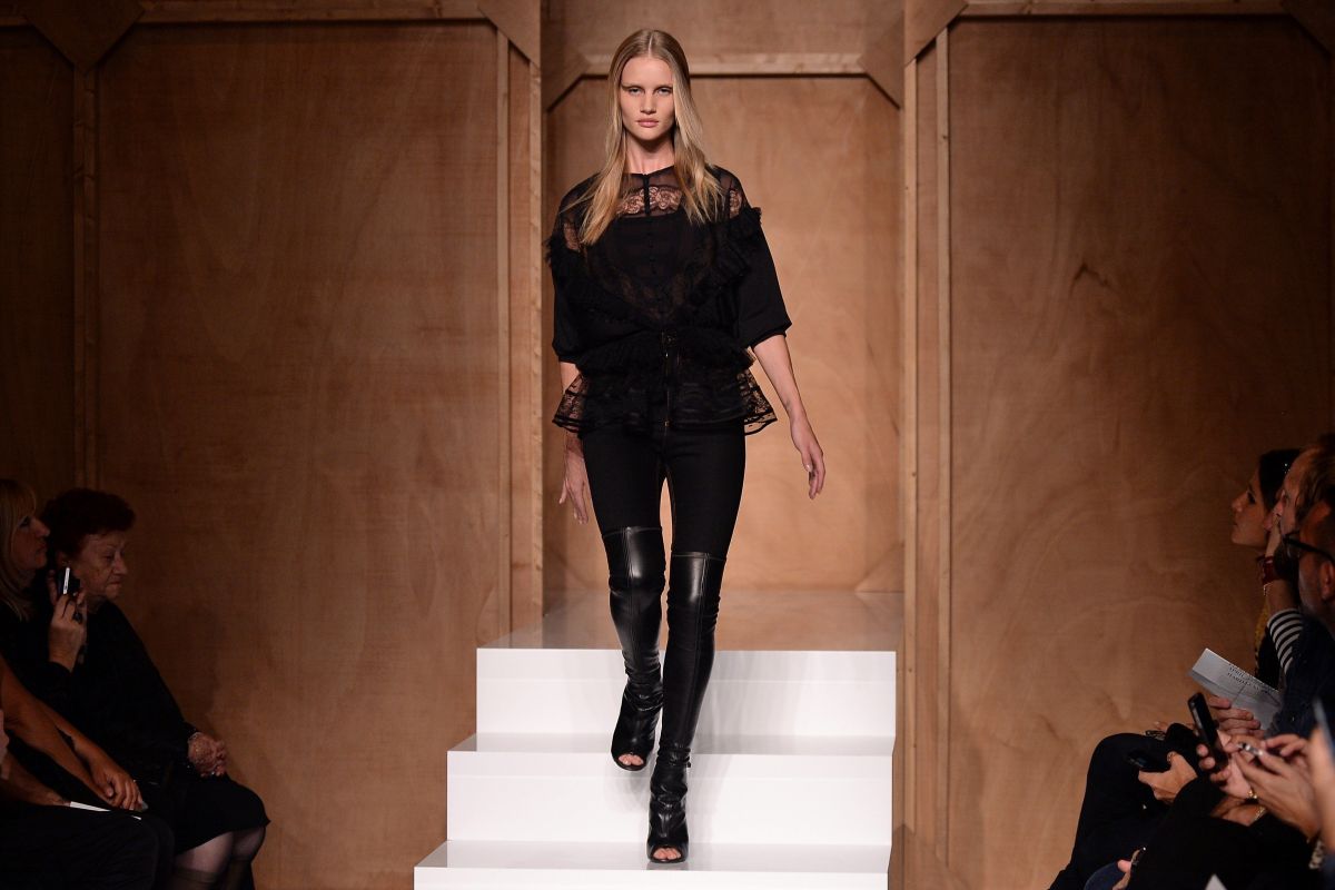 Rosie Huntington Whiteley Runway Givenchy Fashion Show Paris