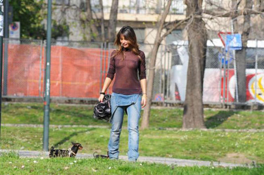 Rosy Dilettuso Walking Her Dog Park (3 photos)