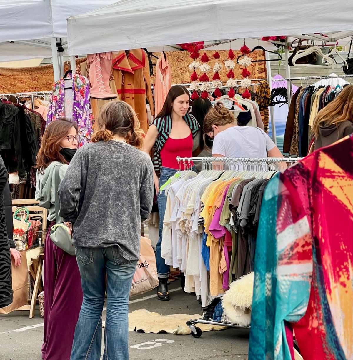 Rumer And Scout Willis Sell Their Clothes Local Flea Market Silver Lake