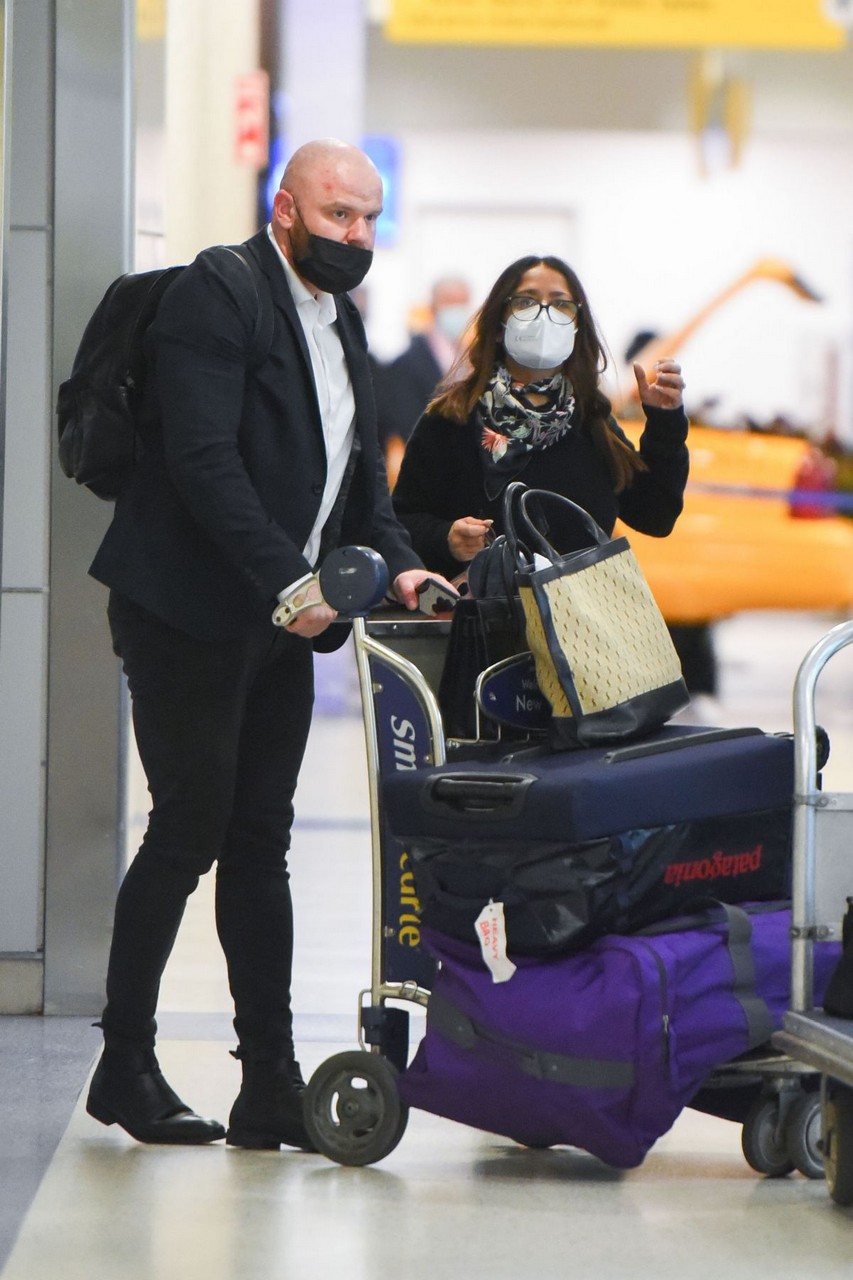 Salma Hayek Arrives Jfk Airport New York