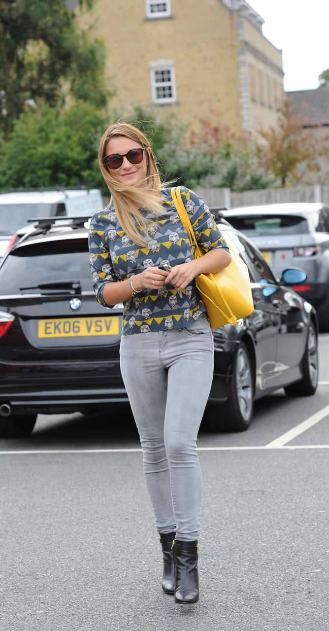 Sam Faiers Arrives Minnies Boutique Brentwood