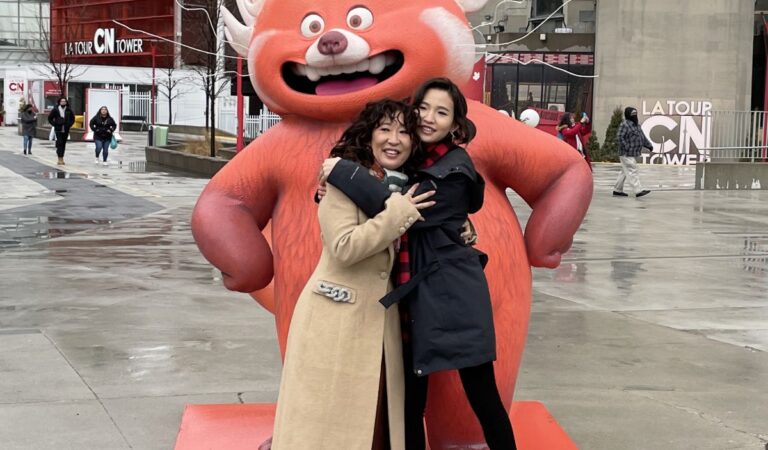 Sandra Oh And Rosalie Chiang Promotes Turning Red Toronto (4 photos)