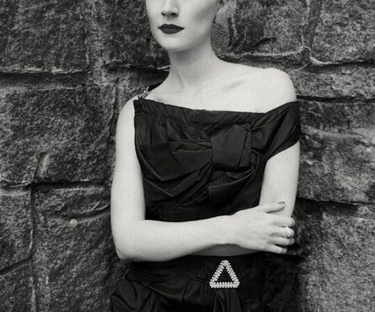 Saoirse Ronan For Harpers Bazaar Uk February (4 photos)