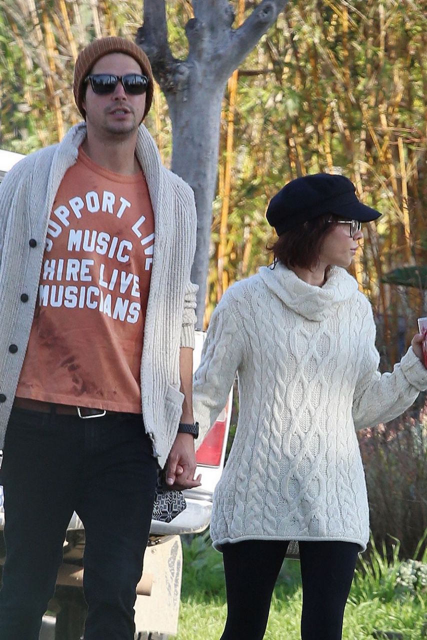 Sarah Hyland And Wells Adams Out Los Angeles