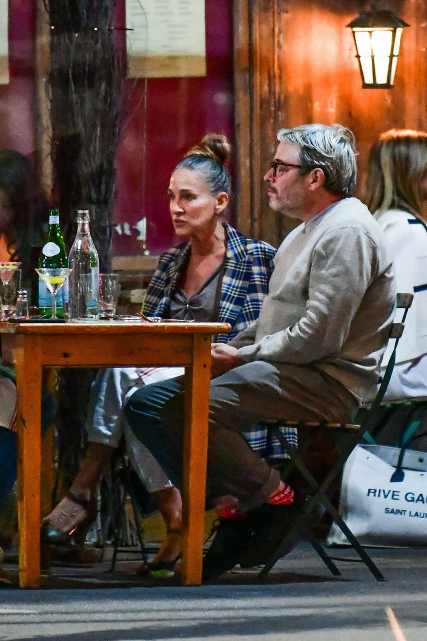 Sarah Jessica Parker Out For Dinner With Friends New York