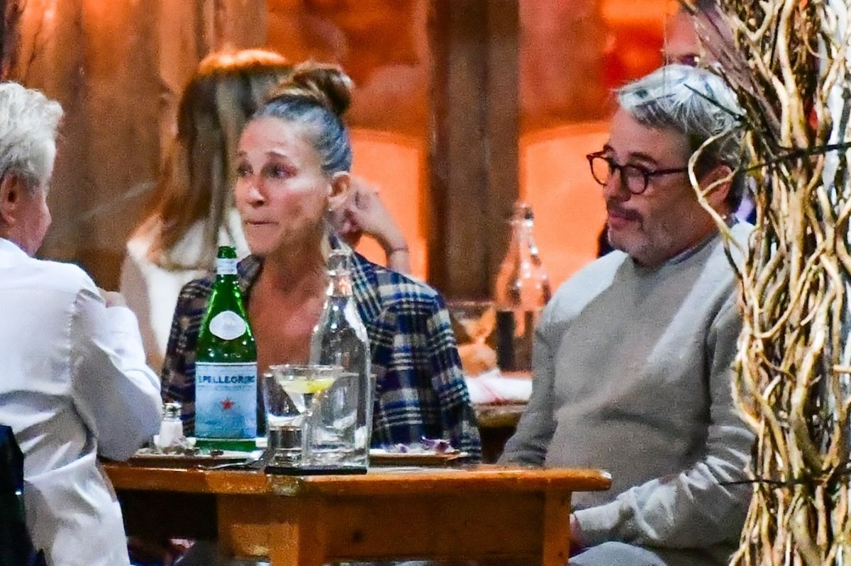 Sarah Jessica Parker Out For Dinner With Friends New York