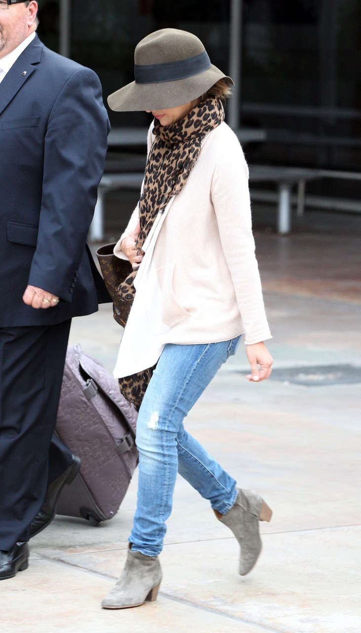 Sarah Michelle Gellar Arrives Airport Sydney
