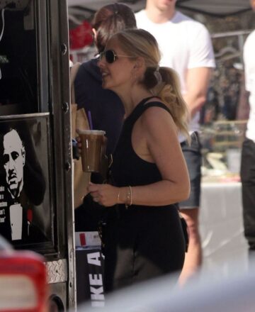 Sarah Michelle Gellar Out For Iced Coffee Los Angeles