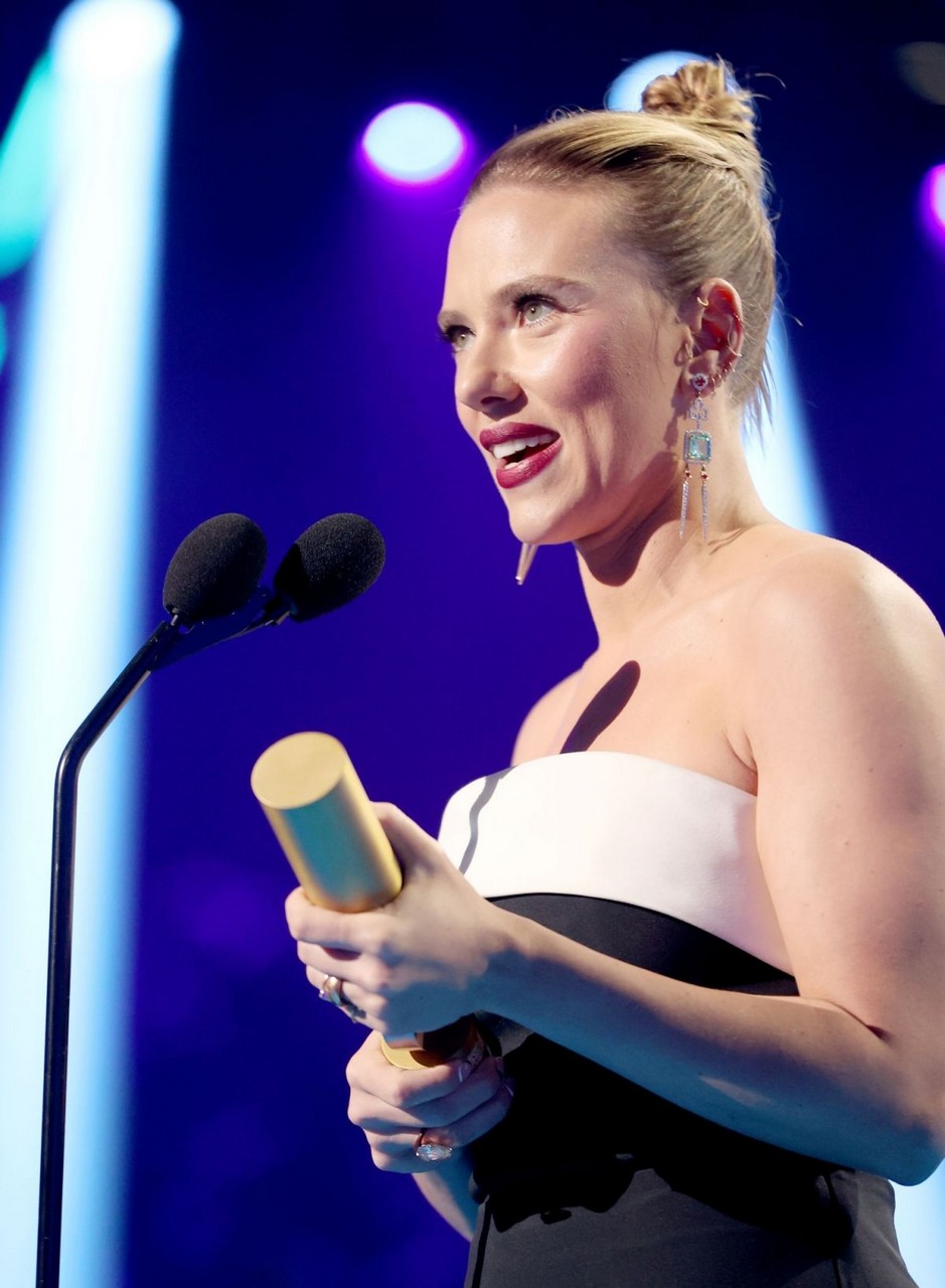 Scarlett Johansson 47th People S Choice Awards Santa Monica