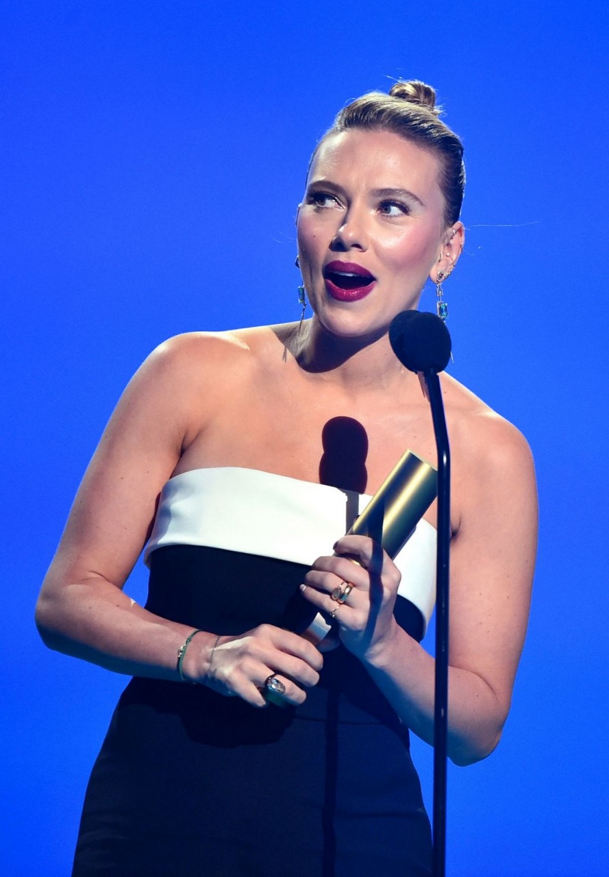 Scarlett Johansson 47th People S Choice Awards Santa Monica