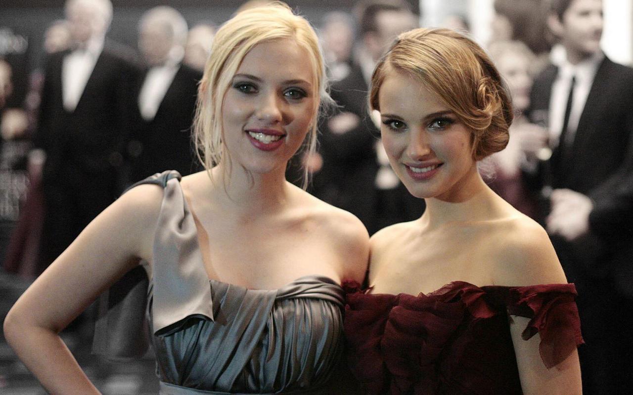 Scarlett Johansson And Natalie Portman Hot