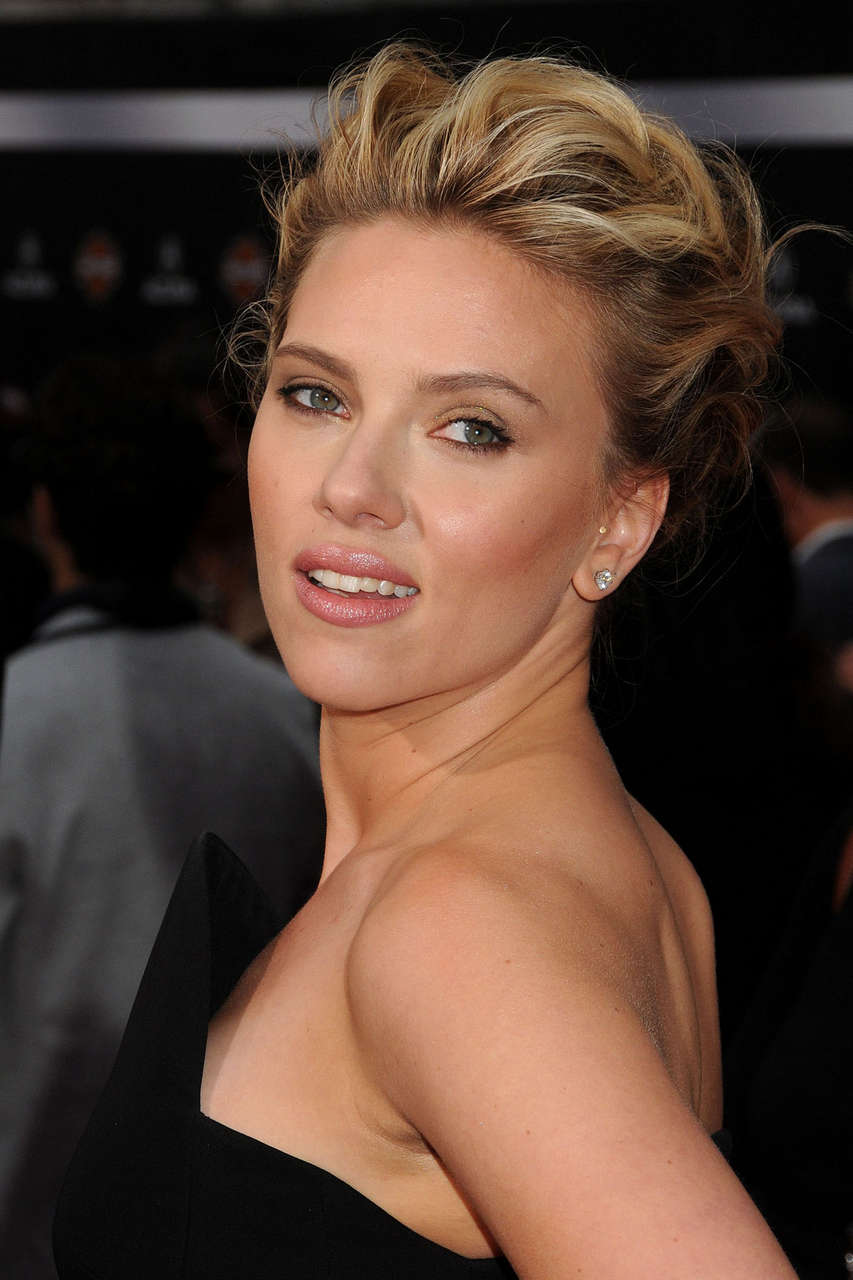 Scarlett Johansson Avengers Premiere Hollywood