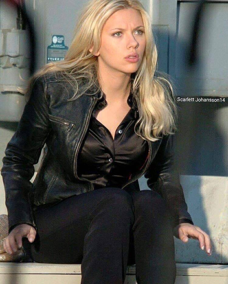 Scarlett Johansson Hot
