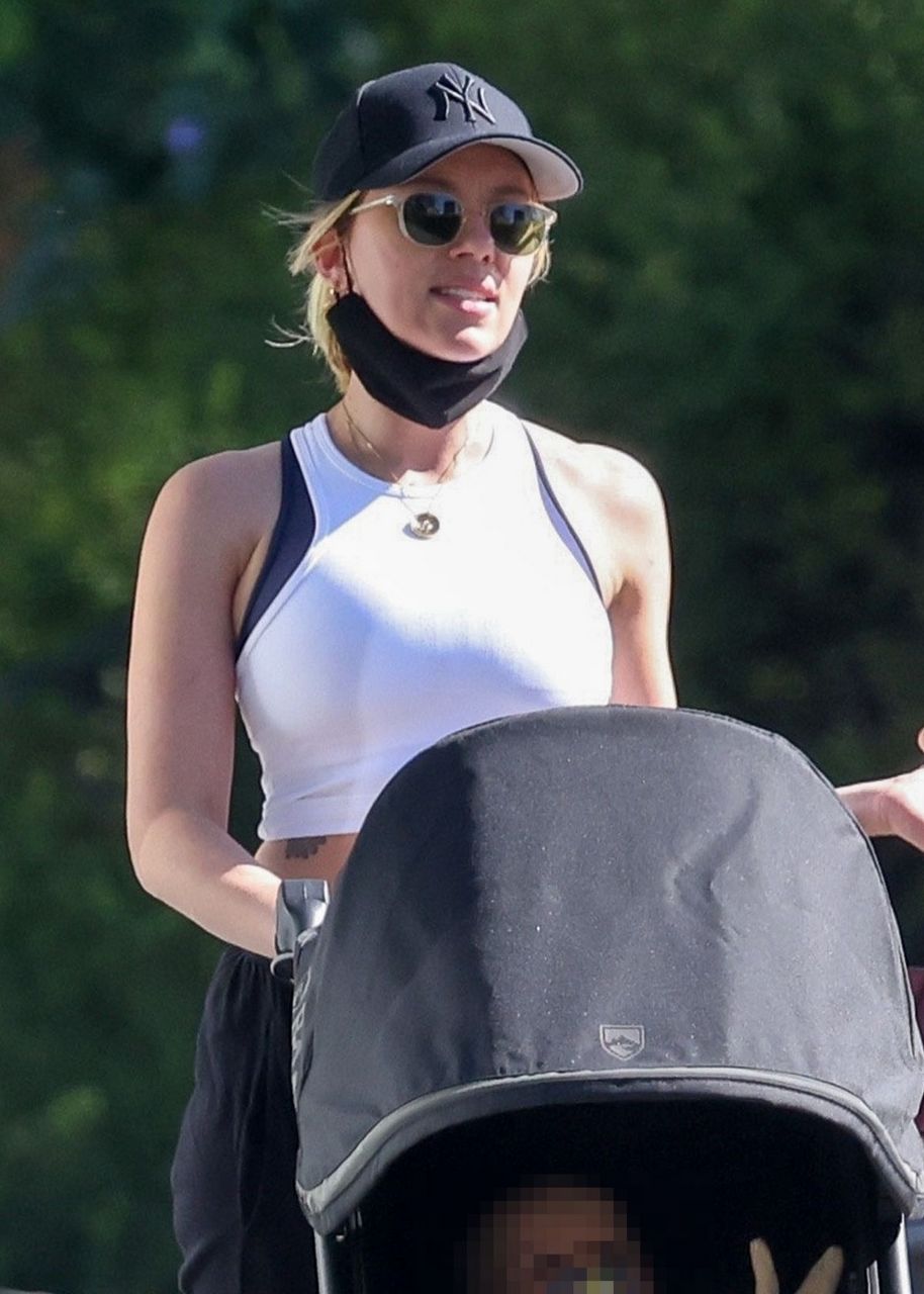 Scarlett Johansson Out With Haby Baby Los Angeles