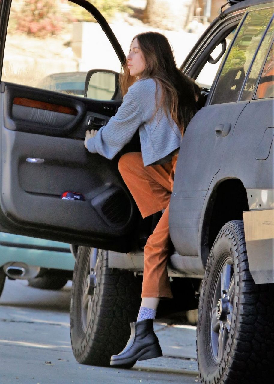 Scout Willis Arrives Her Home Los Angeles