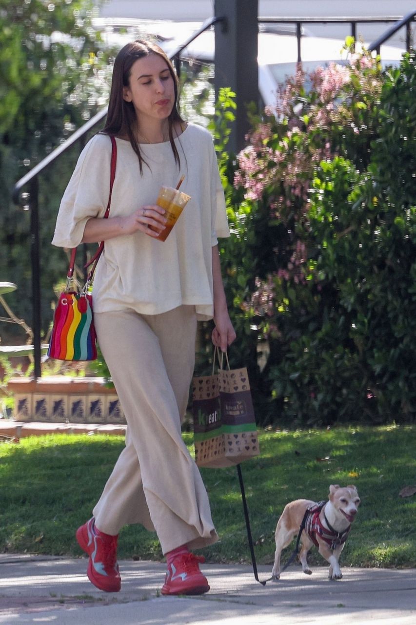 Scout Willis Out With Her Dog Los Feliz