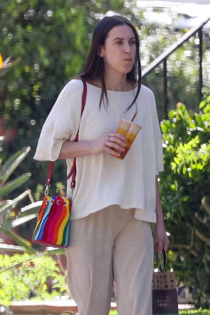 Scout Willis Out With Her Dog Los Feliz