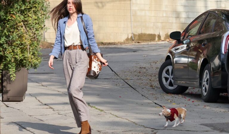 Scout Willis Out Wuth Her Dog Los Feliz (7 photos)