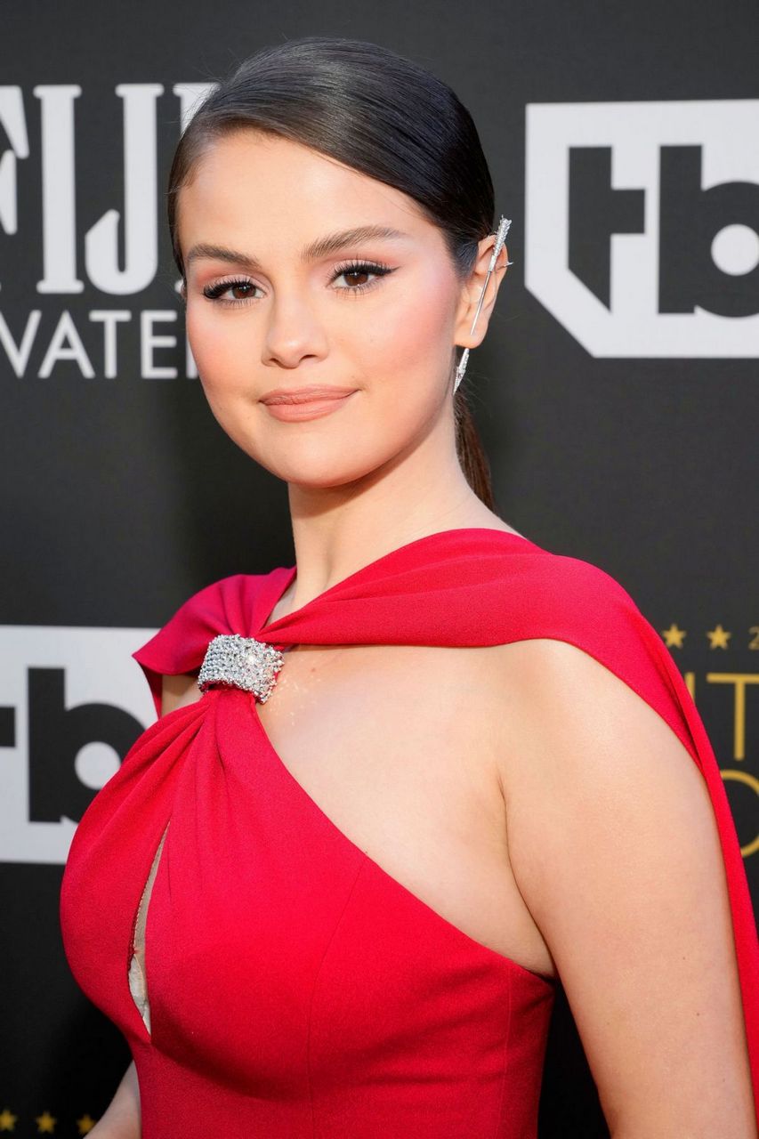 Selena Gomez 27th Annual Critics Choice Awards Los Angeles