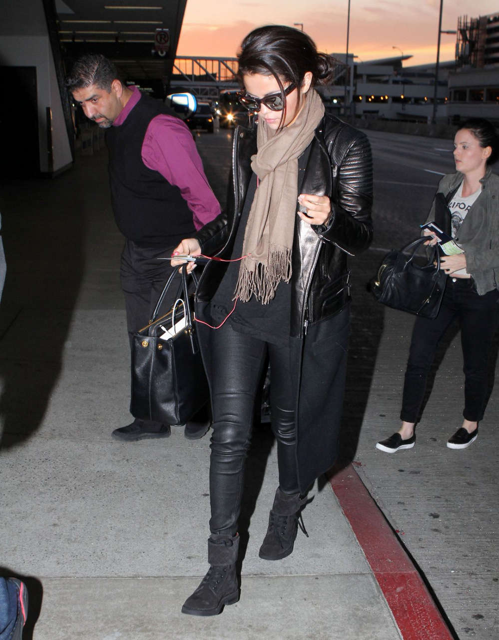 Selena Gomez Arrives Los Angeles Inernational Airport