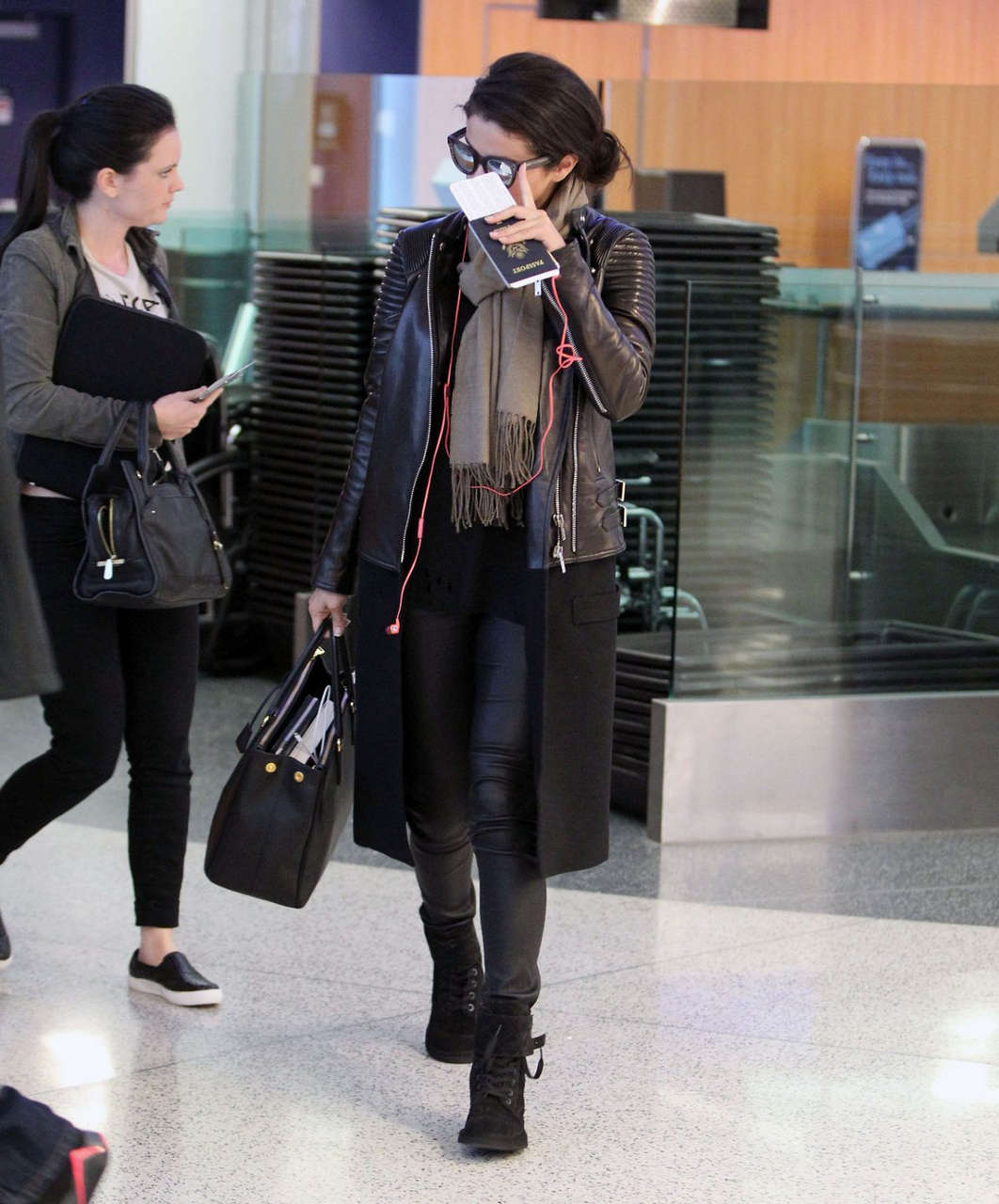 Selena Gomez Arrives Los Angeles Inernational Airport