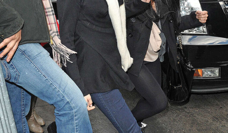Selena Gomez Heading To Lunch Trattoria Dellarte (9 photos)