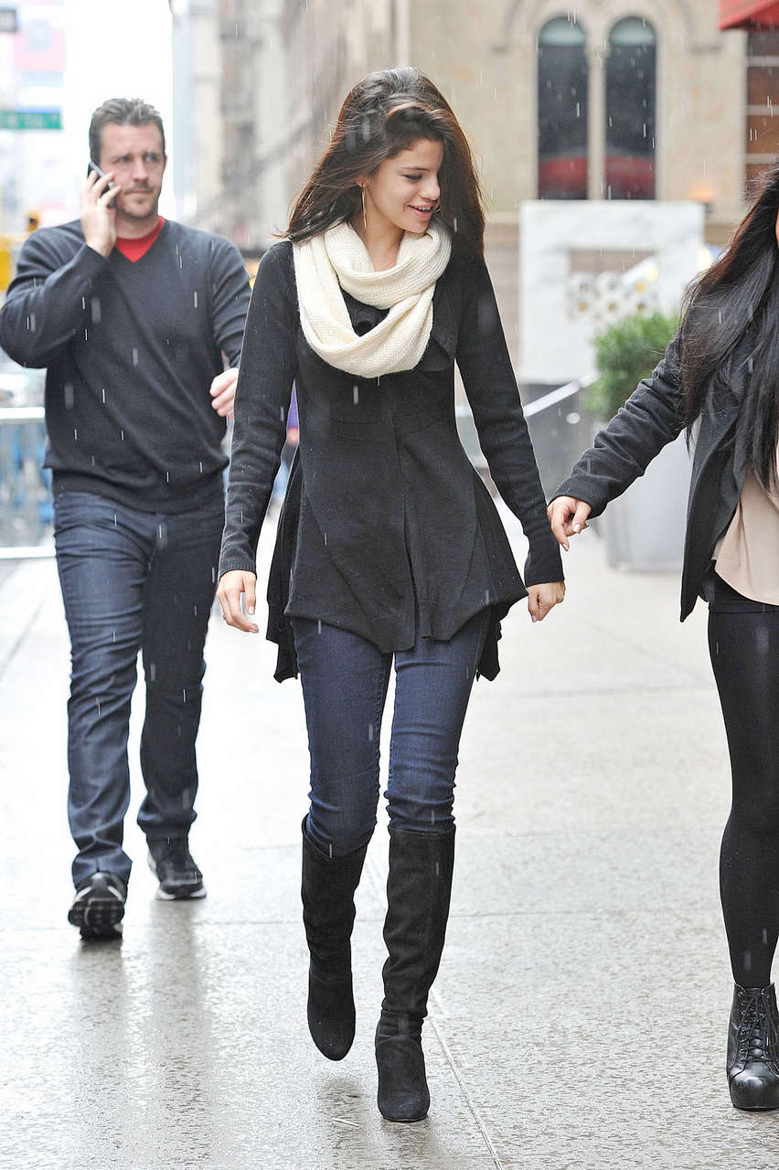 Selena Gomez Heading To Lunch Trattoria Dellarte