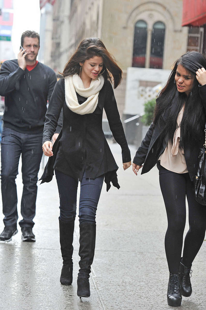 Selena Gomez Heading To Lunch Trattoria Dellarte
