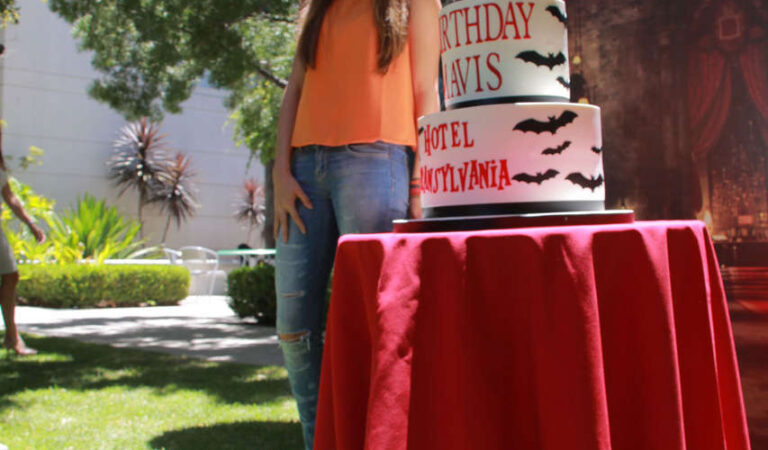 Selena Gomez Hotel Transyvania Promotional Event Culiver City (9 photos)