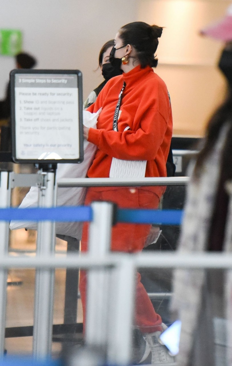 Selena Gomez Jfk Airport New York
