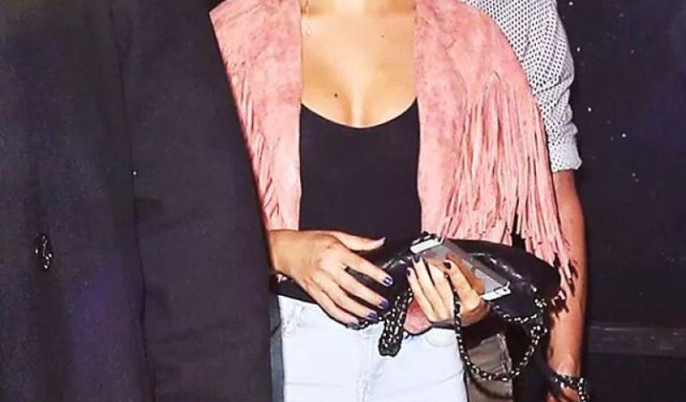 Selena Gomez Leaves Abbey Nightclub West Hollywood (7 photos)