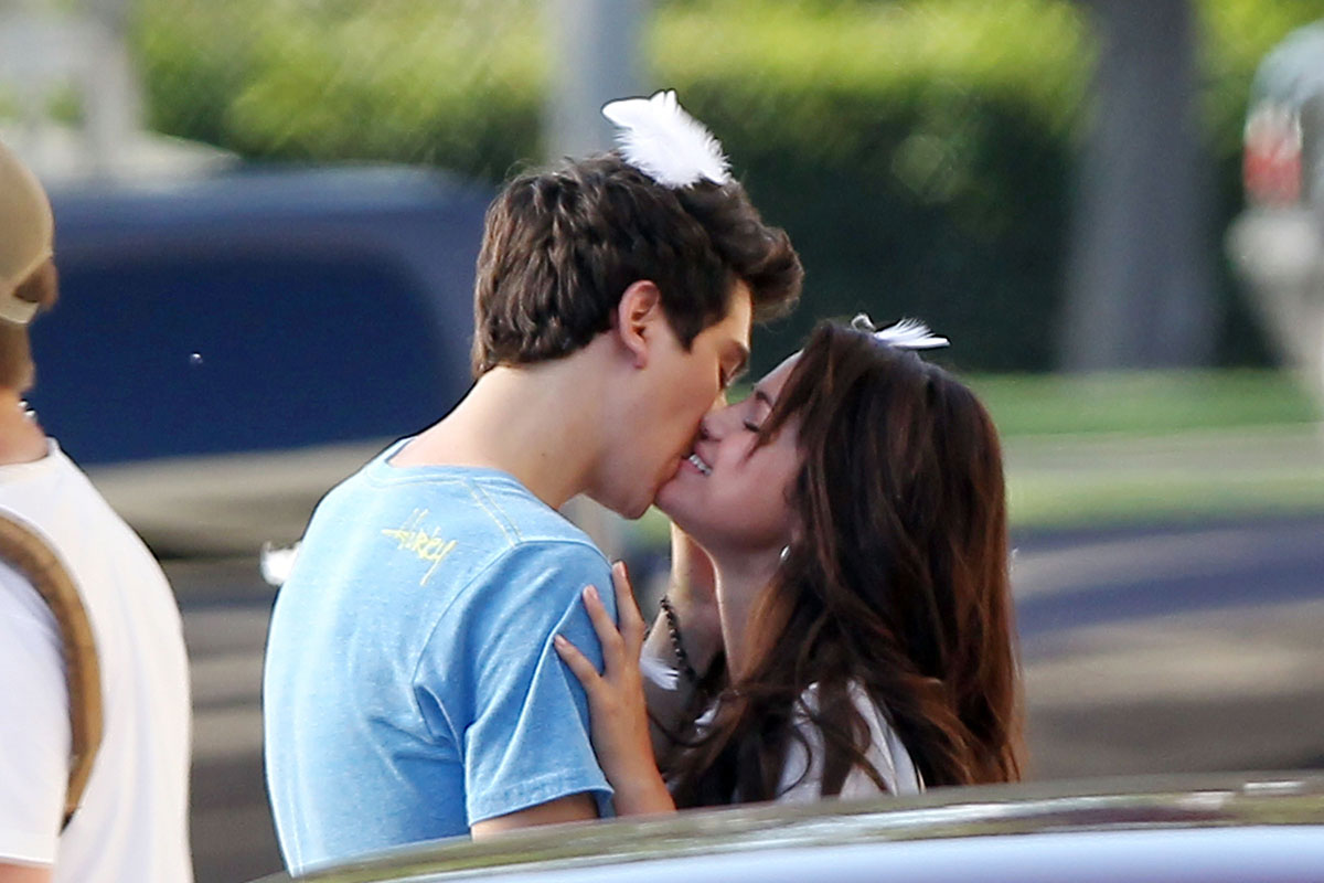 Selena Gomez Nat Wolff Kiss Set Parental Guidance Suggested