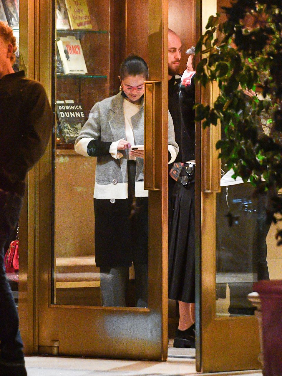 Selena Gomez Out For Dines Los Angeles