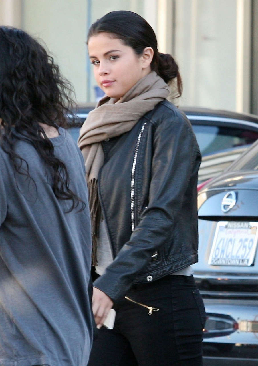 Selena Gomez Out For Lunch Studio City