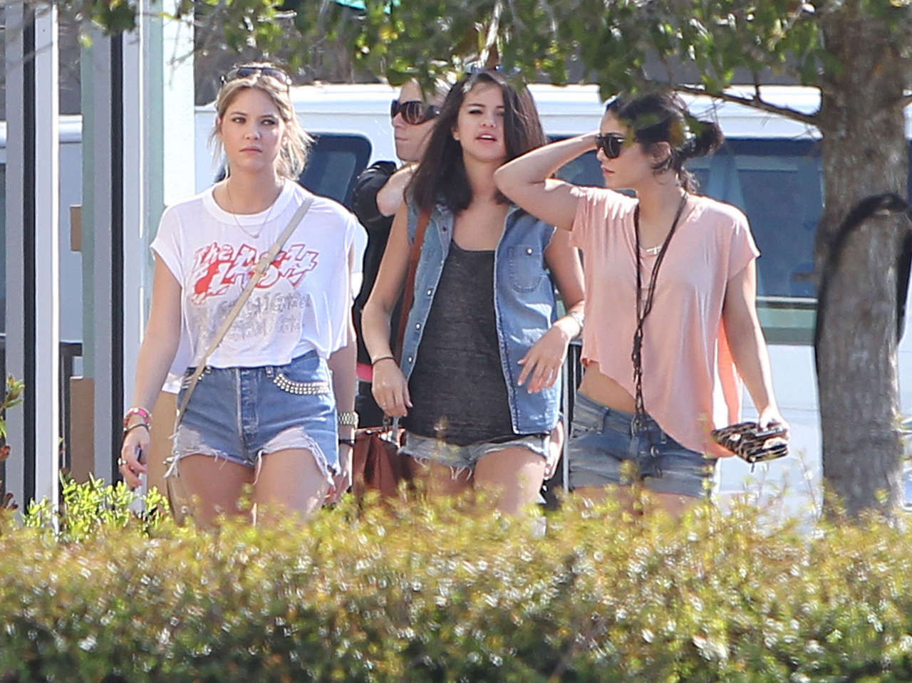 Selena Gomez Ripped Shorts Tanning Salon Florida