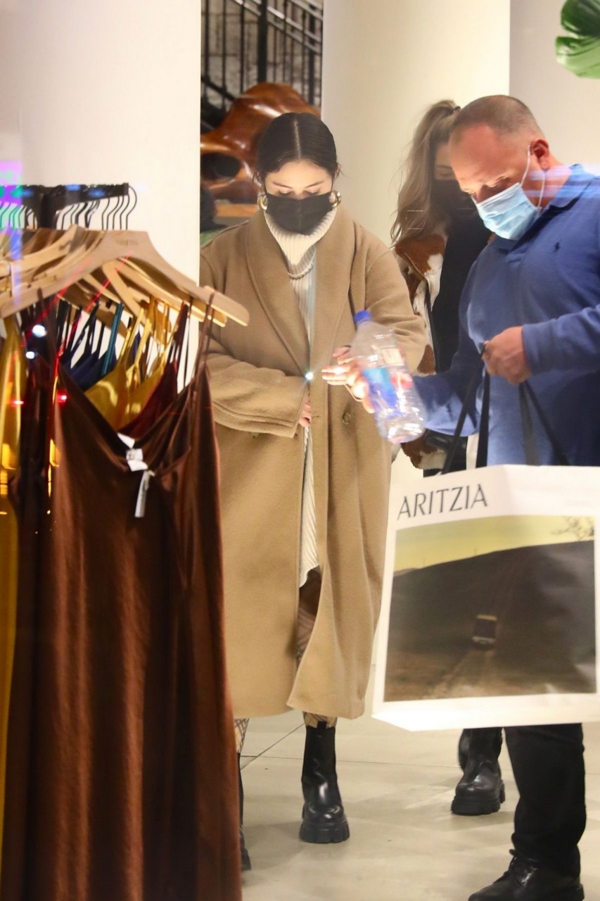 Selena Gomez Shopping Aritzia New York