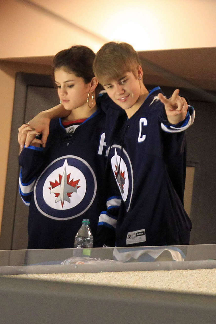 Selena Gomez Winnipeg Jets Hockey Game