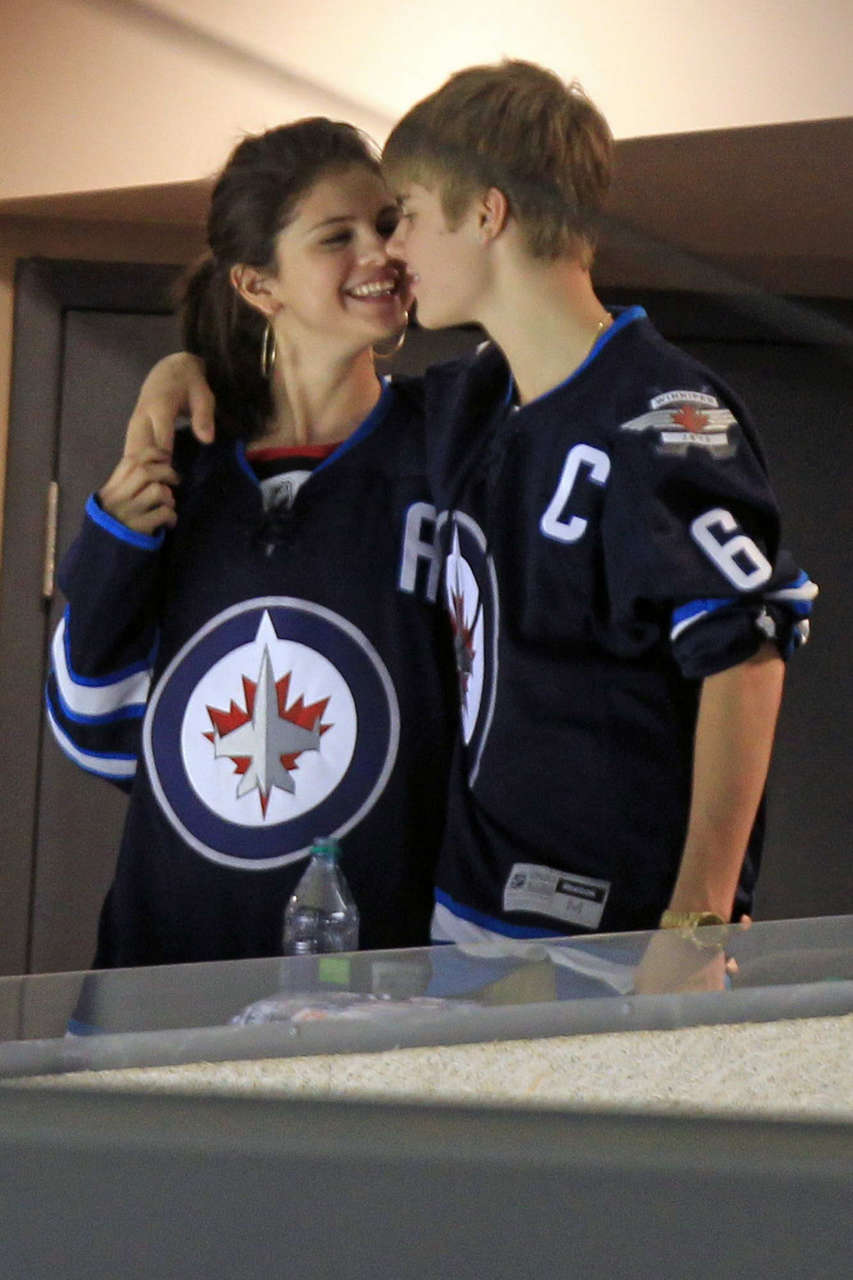 Selena Gomez Winnipeg Jets Hockey Game