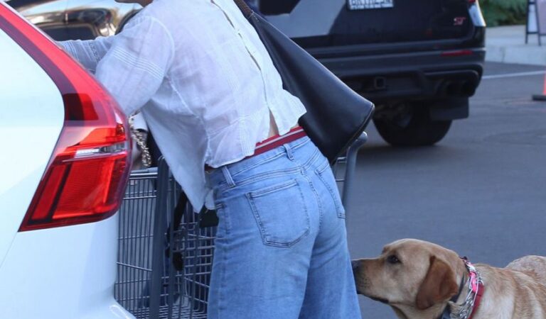 Selma Blair Out With Her Service Dog For Starbucks Coffee Los Angeles (10 photos)
