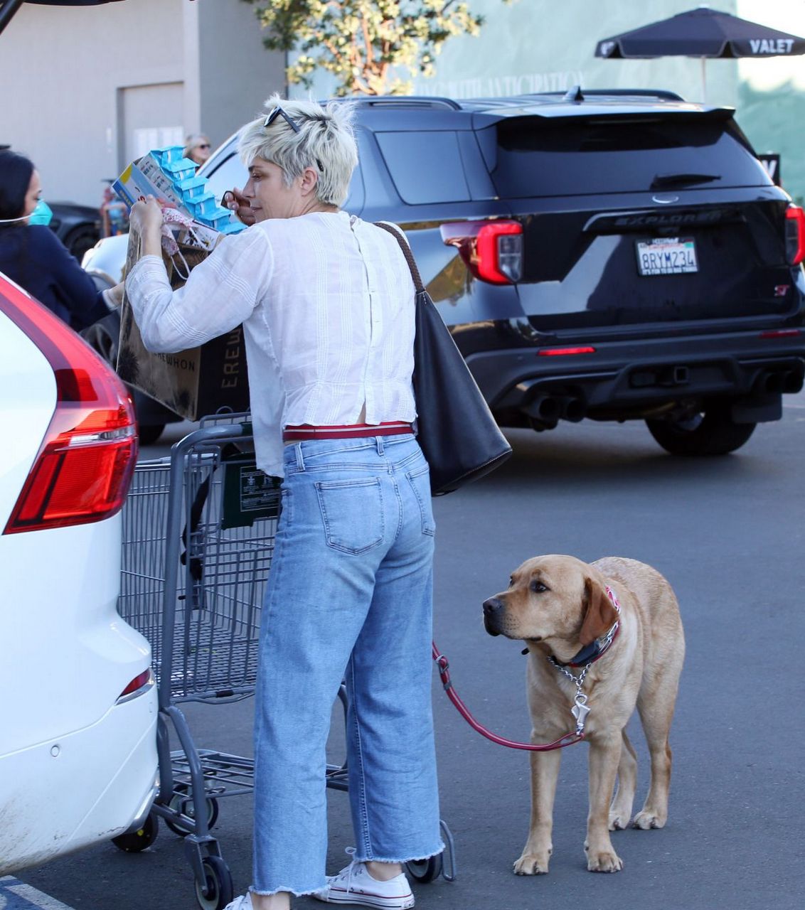 Selma Blair Out With Her Service Dog For Starbucks Coffee Los Angeles