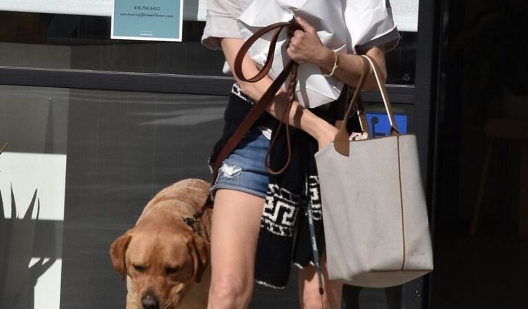 Selma Blair Out With Her Service Dog Sweet Flower Cannabis Store Studio City (7 photos)