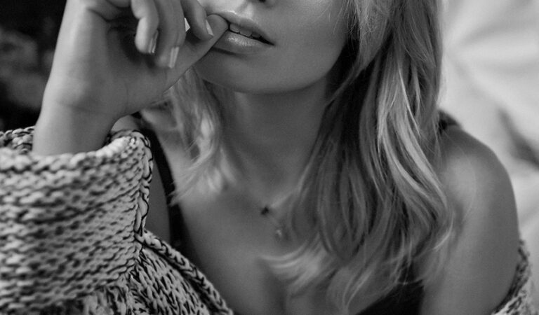 Senyahearts Margot Robbie By Beau Grealy For (1 photo)