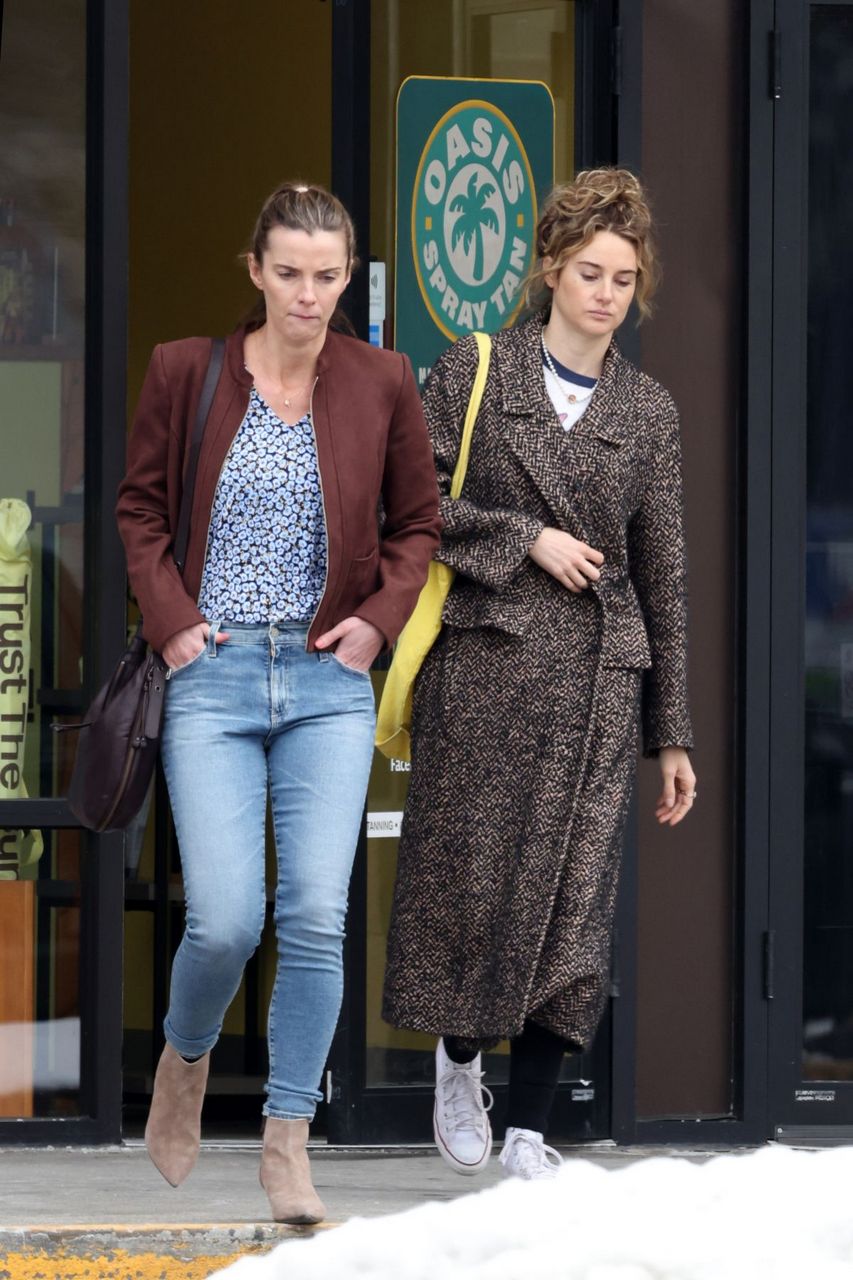 Shailene Woodley And Betty Gilpin On Set Of Three Women Hudson Valley