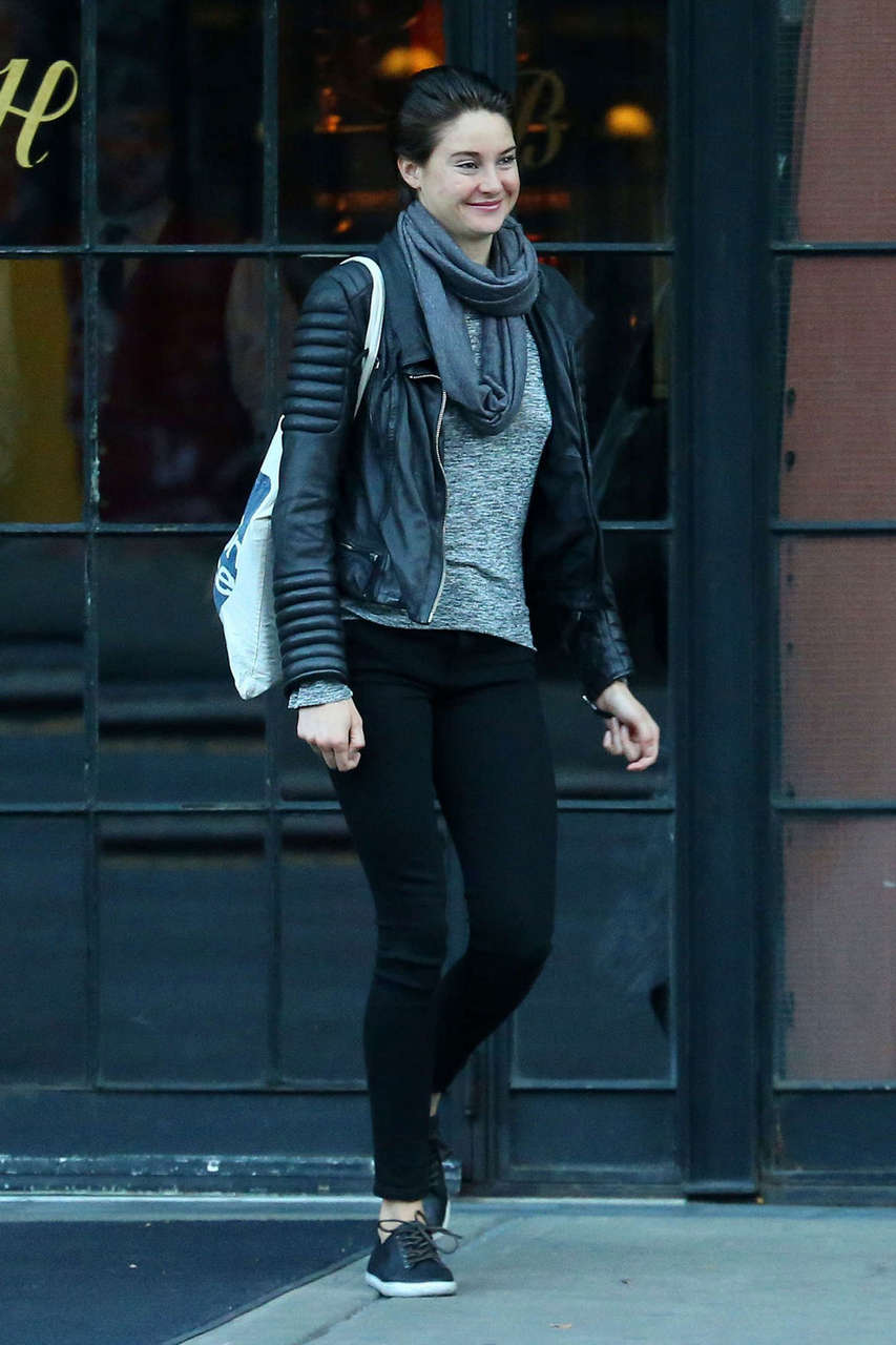 Shailene Woodley Tights Leaves Her Hotel New York