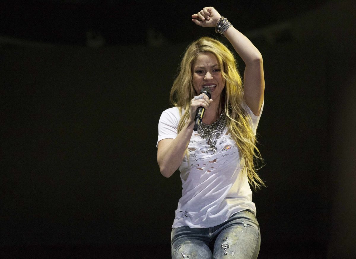 Shakira Performs 102 7 Kiis Fm Wango Tango Los Angeles