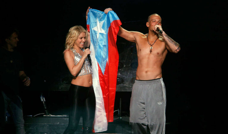 Shakira Performs Coliseo De Puerto Rico (8 photos)